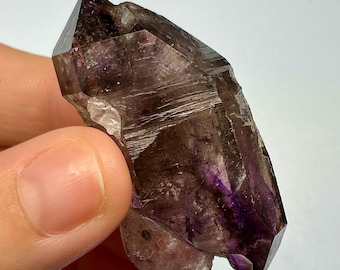 Zeldzame chibuku-amethist punt met dubbele punt met insluitsels van hematiet | Natuurlijk 28,7 g fantoomkristal uit Zimbabwe