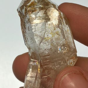 Firefly petroleum quartz, natural uv reactive from madagascar