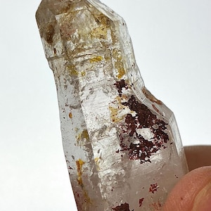 Firefly petroleum quartz, natural uv reactive from madagascar