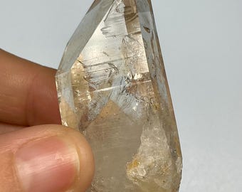 Goboboseb Quartz Point with Moving Enhydro – Rare 32g Water Inclusion Crystal, Namibia – High Clarity with Rainbows & Phantoms