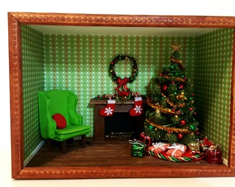 Traditional Christmas Room Box (Green, Red and White)