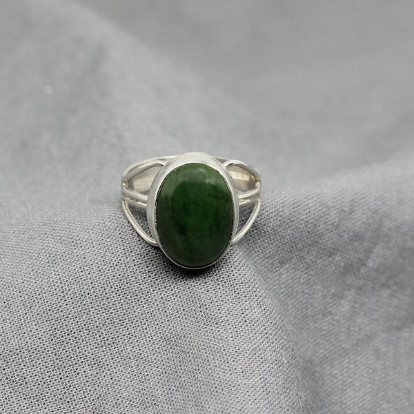 Ladies hand made jade ring . Under 60 dollars