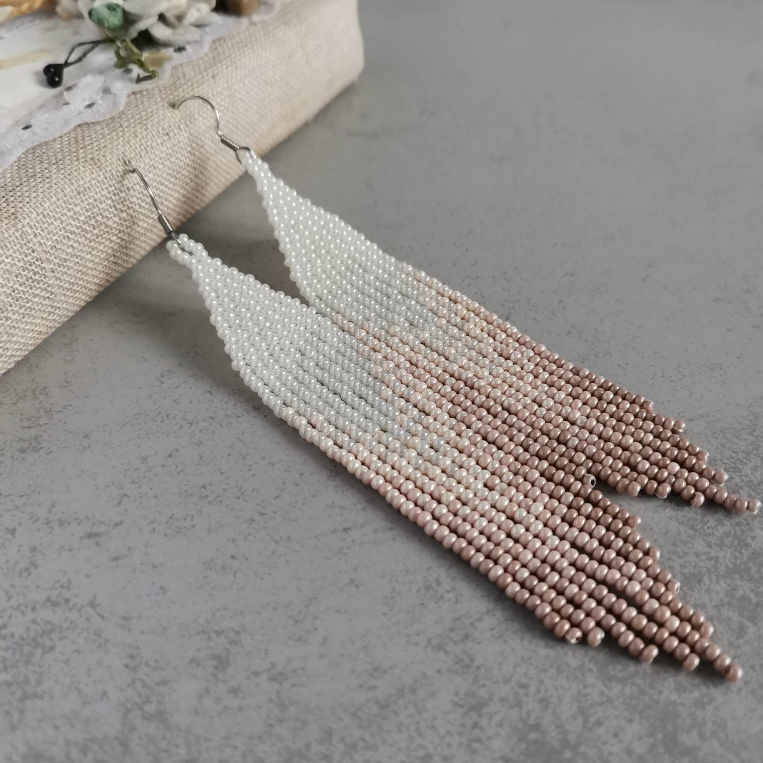 Boho bride earrings for wedding day Taupe pearl dangle seed bead earrings Neutral beaded fringe earrings Cream Ivory Champagne Beige jewelry