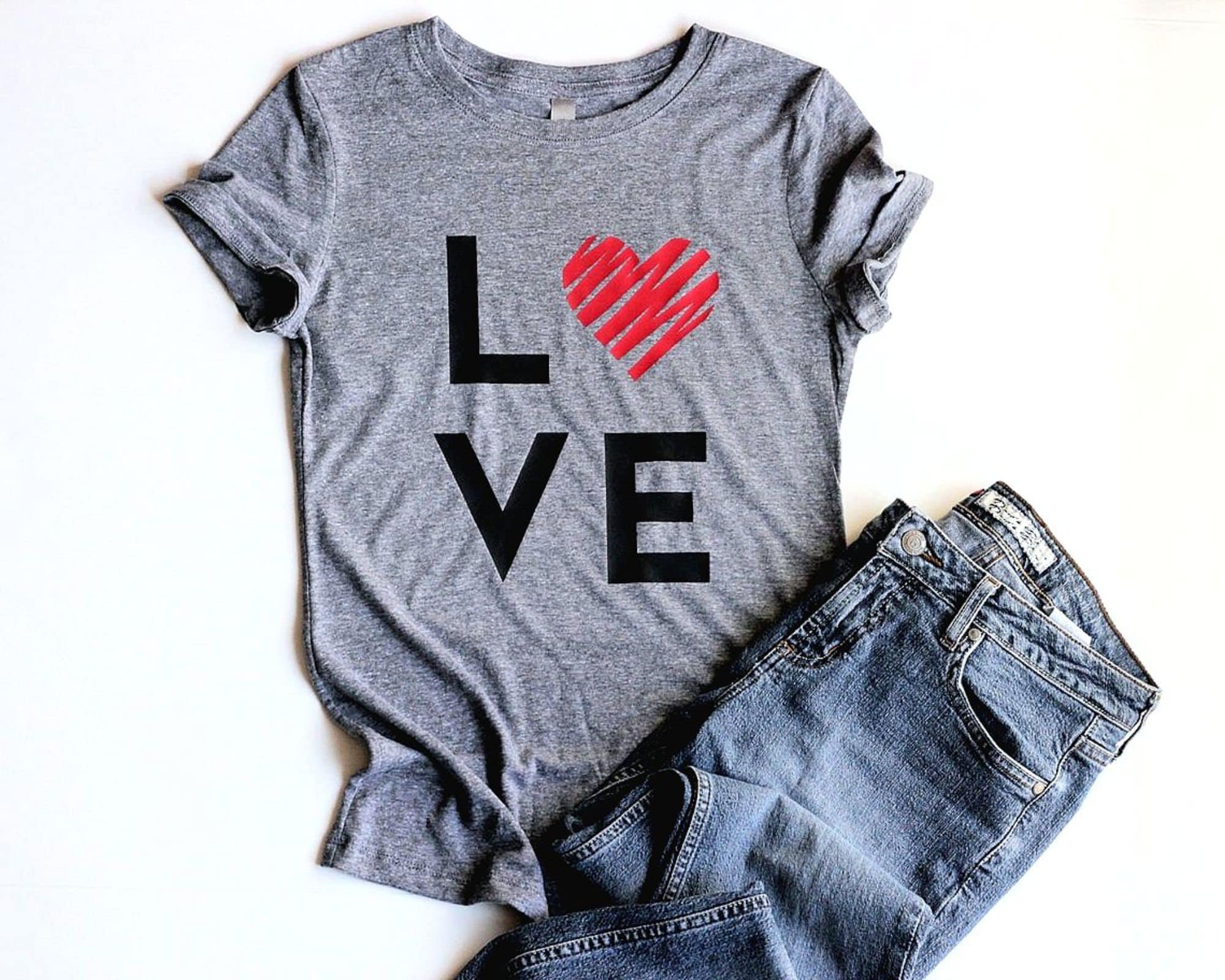 mom dad and daughter matching shirts