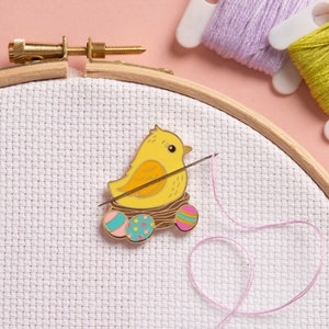 Chick Magnetic Needle Minder for Cross Stitch, Sewing, Embroidery and Needlework 画像 1