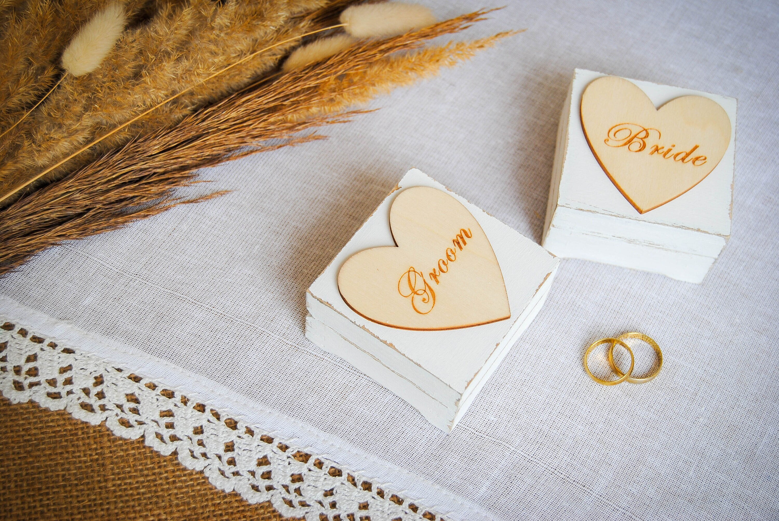Bride & Groom Rustic Wedding Ring Box Set 2 Ring Bearer White Vintage Boxes Ring Pillow His Hers Engraved Wood Bohemian Boho Beach Wedding