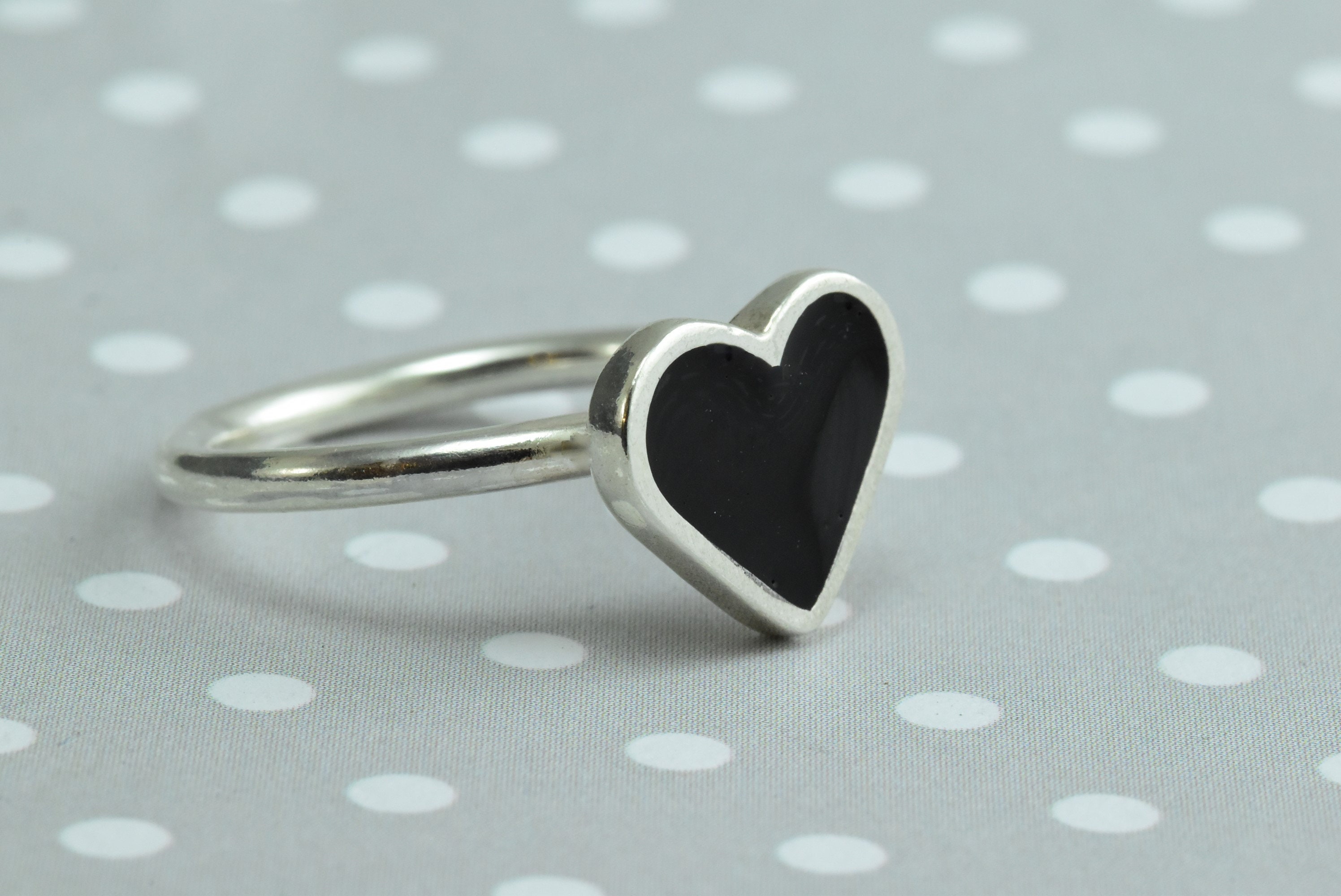 Arzoo Black Heart Ring - Zenee