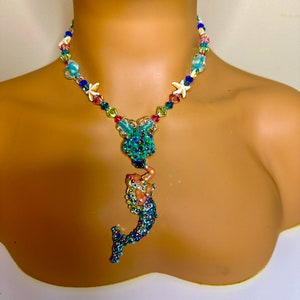Pingente de sereia loira, pingente floral, colar de sereia azul, rosa e verde, colar de sereia com contas 16 & 1/2 &quot;, joias de sereia