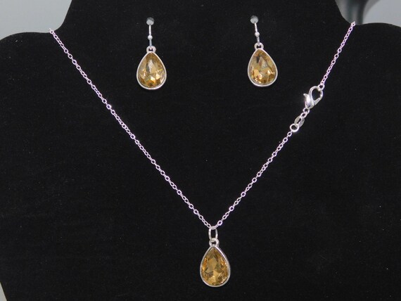 Teardrop Shaped Silver Pendants Smokey Quartz rhinestone Necklace  detail with Matching Earrings
