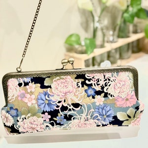 Padded Blue Pink Chrysanthemum Cluches Handbag Framed Bag Evening Bag Women Pouch