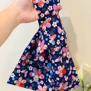 Handgemachte Blaue Schmetterling Blumenmuster Japanische Knotentasche Handtasche Sling Bag Wrist Bag Kleine Knotentasche