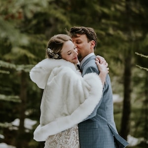 Ivory Faux Fur Bridal Cape, Wedding Faux Fur Coat, Bridal Cape, Hooded Cape, Hooded Fur Cloak, Fur Cape, Snow Wedding (Juliet Wht01)