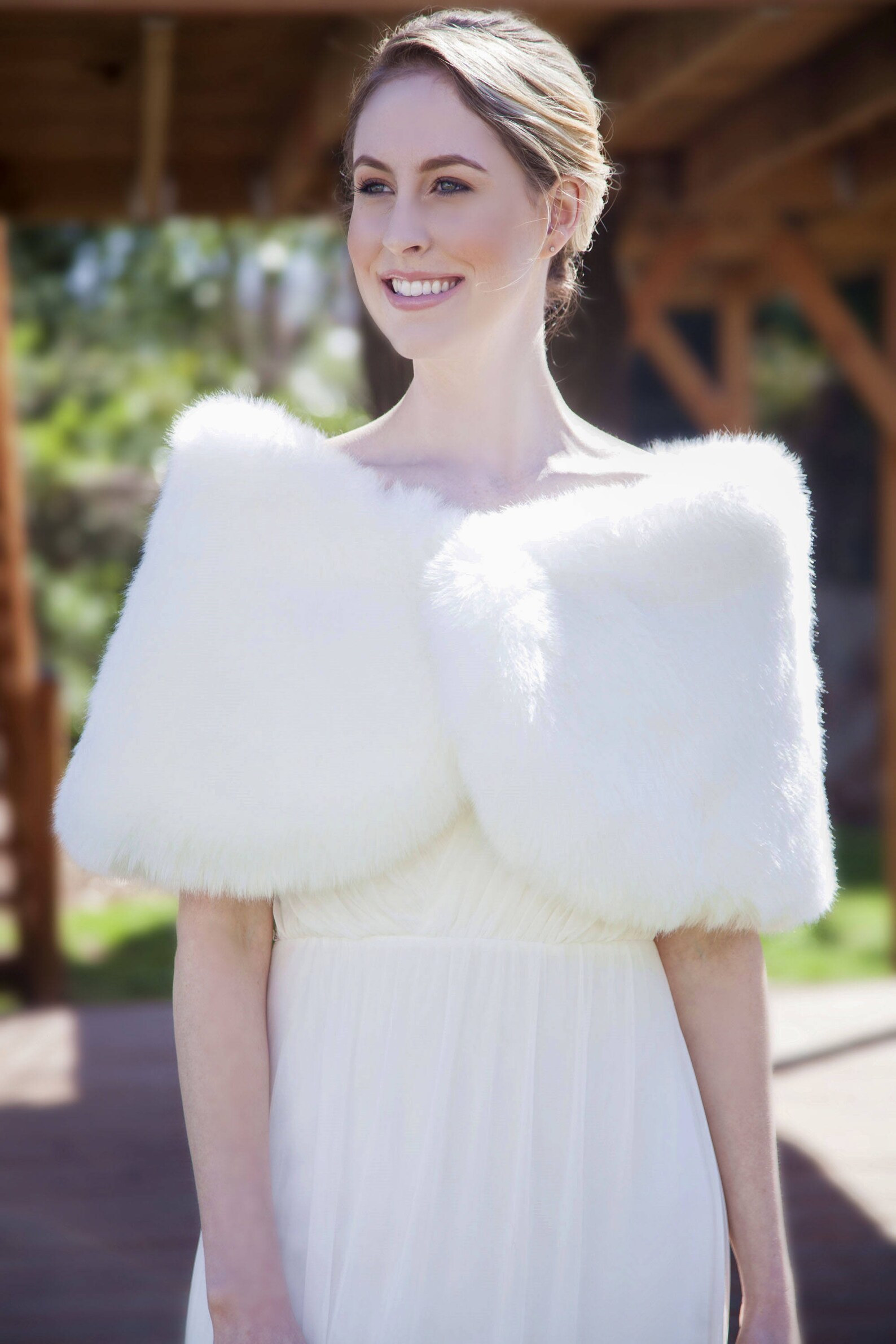 Light Ivory Faux Fur Bridal Wrap, Wedding Fur Shrug, White Fur Wrap Light Ivory Faux Fur Bridal Wrap, Wedding Fur Shrug, White Fur Wrap