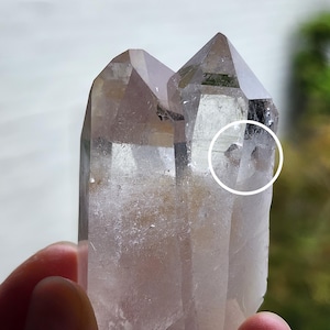 Manifestatie Soulmate-kwartskristal met zelfgenezende sleutel/opdruk, Devic-tempel en Fairy Frost uit Minas Gerais, Brazilië