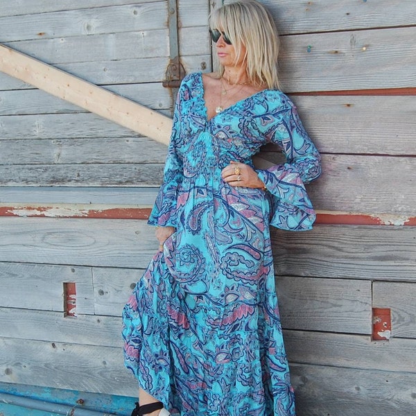 Robe longue , maxidress, robe hippie et  robe gipsy chic ,robe bohème, robe boho en soie, ,robe gitane ,robe fleurie,robe manches longues