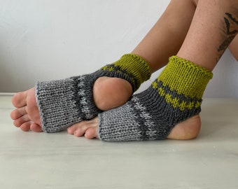 Green Yoga Socks, Knitted Ankle Warmers, Gender Neutral Yoga Clothing, No Heel Socks, Unisex Socks for Yoga, Christmas Gift Idea
