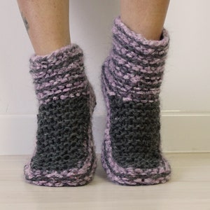 Chaussons avec semelles en laine, chaussettes tricotées à la main en gris foncé, chaussons d'hiver, chaussettes chaudes, vêtements d'intérieur, cadeau pour lui, chaussettes unisexes image 5