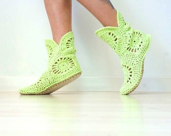 Crochet Slippers, Women's Slippers, Crochet Boots, Slipper Boots, Gift for Her, Gift For Mother, Best Friend Gift, Mom Gift