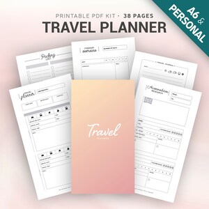 Puede incluir: Un kit de planificación de viajes PDF imprimible con 38 páginas. La portada presenta un degradado rosa y naranja con el texto "Travel Planner" en un cuadro blanco. El kit incluye páginas para listas de empaque, resúmenes de itinerarios, investigación de alojamiento y un diario de viaje.