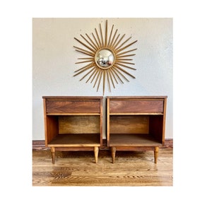 A pair of vintage single drawer end stands/bedside tables