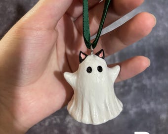 Handgemaakte spookornamenten voor kerstdecoratie