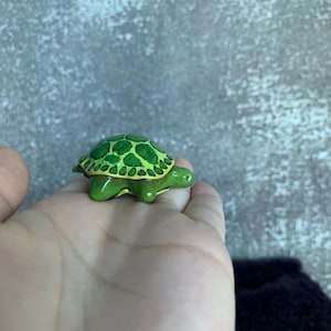 Kleine Schildkröte aus Ton