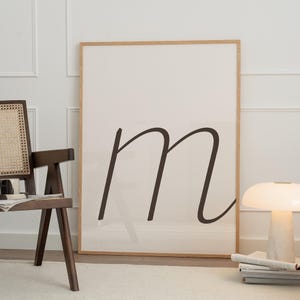 Arte imprimible con letra m cursiva minúscula / Póster neutro con iniciales de apellidos / Decoración bohemia personalizada para sala de estar / Fuente lineal en minúscula