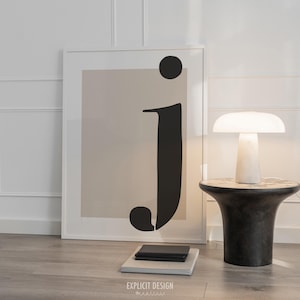 Arte imprimible con letra j extra grande / Póster con inicial de nombre familiar / Impresión de obra de arte personalizada para guardería / Letrero de pared con tipografía de tono suave.