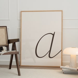 Cursieve kleine letter a afdrukbaar | Kleine handgeschreven kalligrafieprint | Beige minimale initialenprint | Gepersonaliseerde lastminutecadeau
