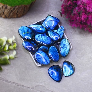Impressionantes cabochões de pedras preciosas de labradorita premium com brilho azul – perfeitos para joias | Qualidade AAA superior | Feito à mão | Preço por atacado