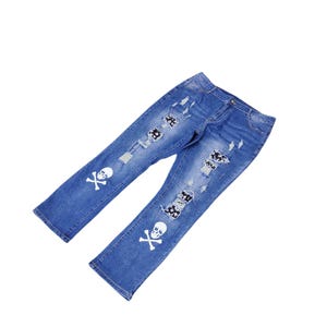 Puede incluir: Un letrero de madera rústica con la frase "Welcome to our home" en letras blancas. El letrero presenta un acabado envejecido y un diseño sencillo y acogedor, ideal para un porche o entrada.