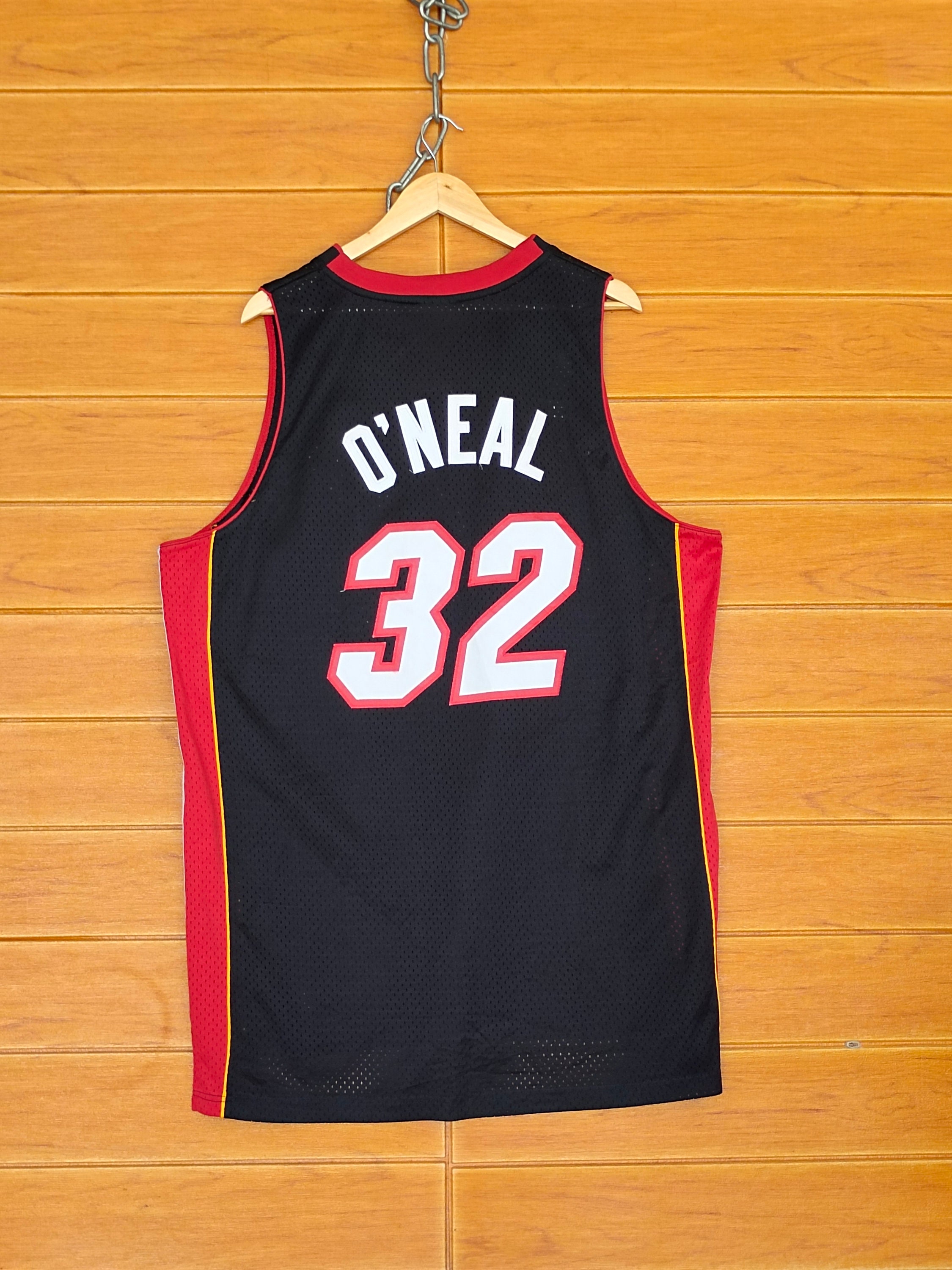 Champion Miami Heat Shaquille O'neal #32 Jersey, Men's Fashion, Tops &  Sets, Tshirts & Polo Shirts on Carousell