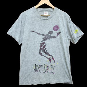 Vintage 90s Nike Silver Tag &quot;Just Do It&quot; T-Shirt / basketball Graphic Tee / Nike Air Jordan / Size M