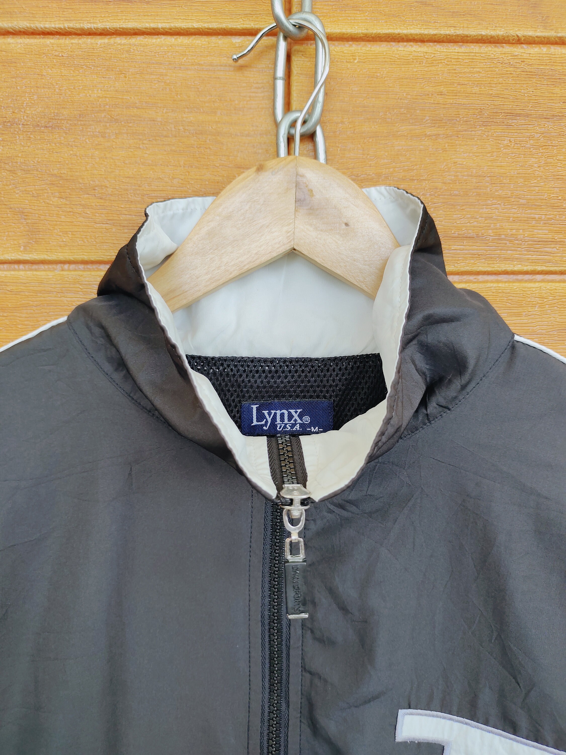 Vintage 90s LYNX USA Embroidered Cartoon Windbreaker Jacket Vintage 90s LYNX USA Embroidered Cartoon Windbreaker Jacket