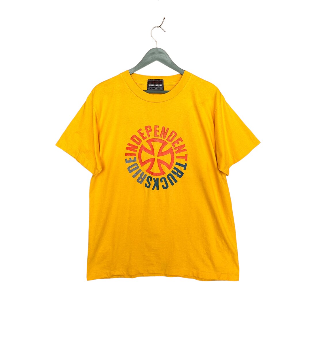 トップス 90s independent skateboards shirt Vintage 90s Independent Truck Company Skateboard T-shirt / Toy