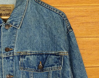 LEVI’S® VINTAGE DENIM JACKETS Vintage 1992 LEVIS Trucker Denim Jacket / Vintage Levis