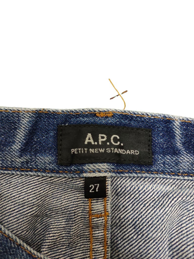 Vaqueros vintage de los 90 de A.P.C. con orillo, efecto desgastado y marcas de garra, marca Comme des Garçons Undercover, cintura 27. imagen 4