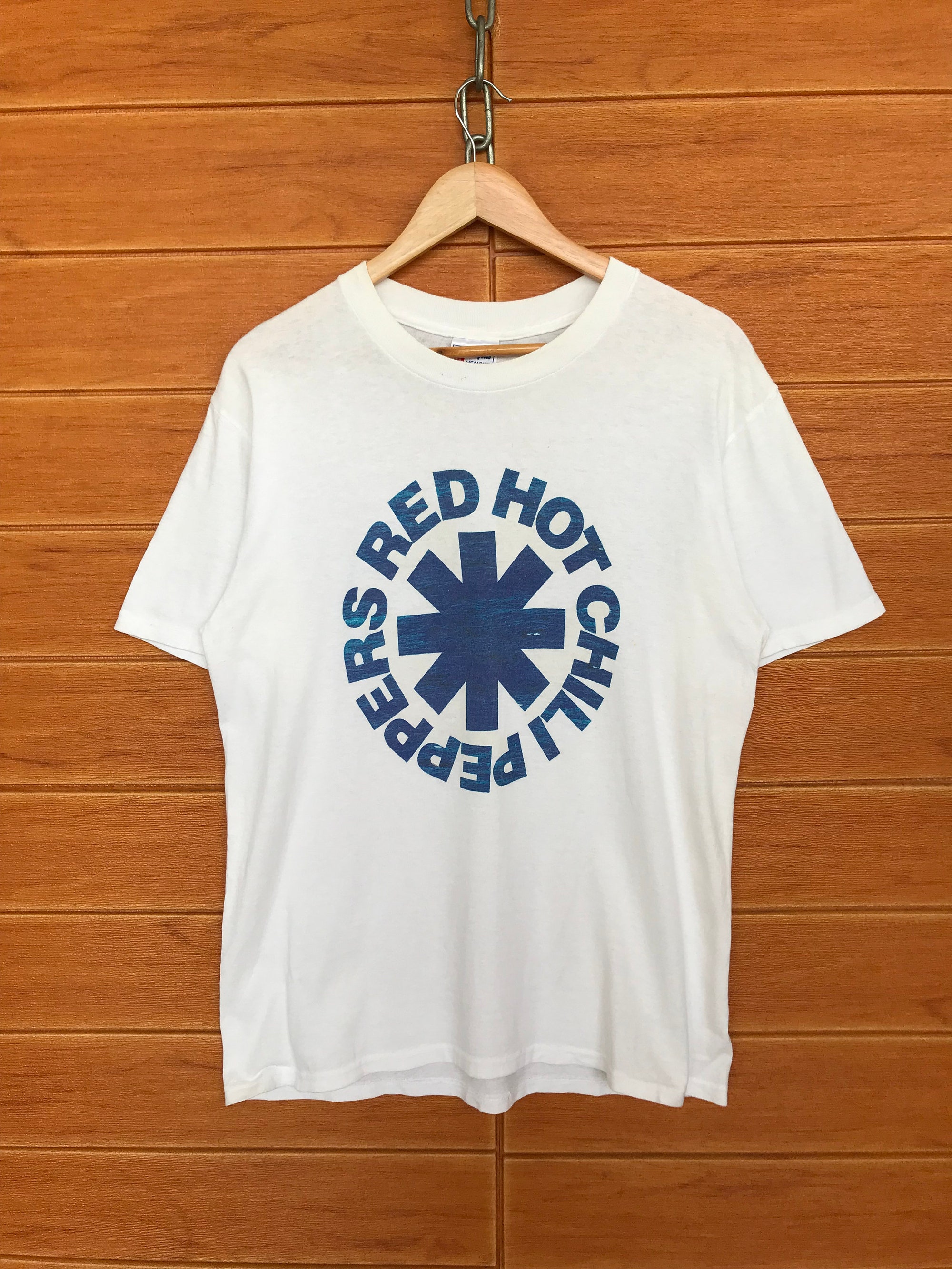 Discover Vintage 90s RED HOT CHILLI PEPPERs Band T-Shirt / alternative rock / funk / punk rock and psychedelic rock / Rhcp / Size M