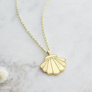 Solid Gold Clam Shell Necklace, Sea Shell Charm, 9K 14K 18K Yellow Gold Necklace, Engraved Summer Pendant, Women&#39;s Necklace, Gift For Her