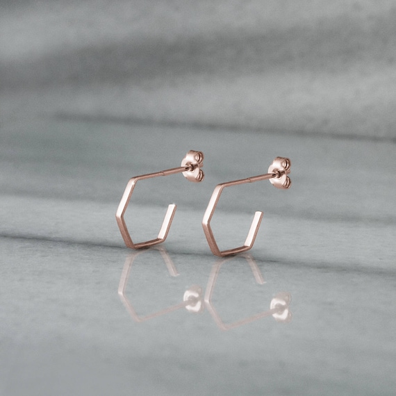 【Shapes Studio】10K Hexagon Simple Hoopsピアス STUDIO BY KAY Diamond Hexagon Hoop Earrings 1/8 ct tw 10K