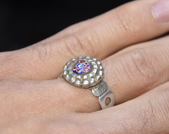 touareg ring silver old,ancienne bague touareg avec chevron beads glass ancienn,ethnique chivron bead africcan ,africcan rings silver