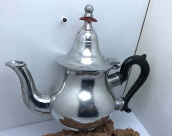 Tuareg Teapot: Moroccan Silver Metal Teapot (16x14cm)