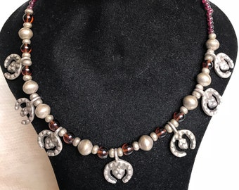 Maroc - Collier berbère, perles diverses en argent,pierres cornaline,pendentif ancienne argent alphabit berbère