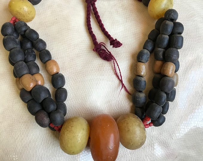 ancienne collier Antique et perles bois d'ébène , marocaine du vallée du draa