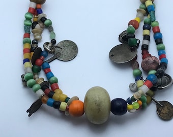 bijoux marocain , collier ancienne verre et argent monnaie ancienne