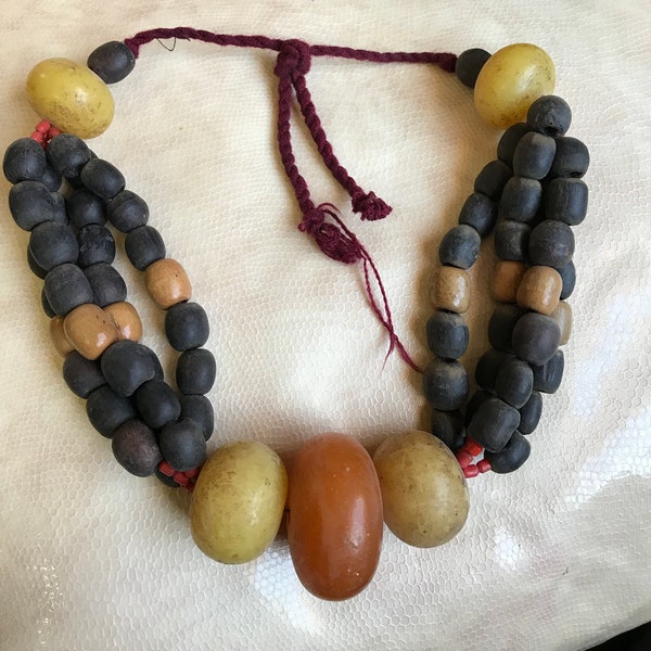 ancienne collier Antique et perles bois d'ébène, marocaine du vallée du draa