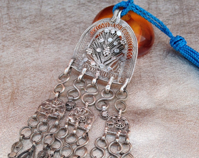 Pendentif berbère en argent,Pendentif amulette berbère,bijoux marocain,bijoux berbères,collier pompon,collier d’été,pendentif ethnique