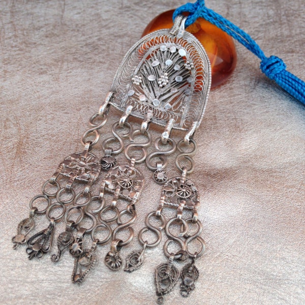 Pendentif berbère en argent,Pendentif amulette berbère,bijoux marocain,bijoux berbères,collier pompon,collier d’été,pendentif ethnique