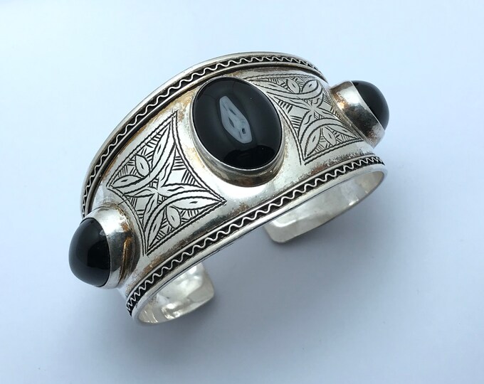 Bracelet berbere argent fait par main des artisans de tiznit maroc