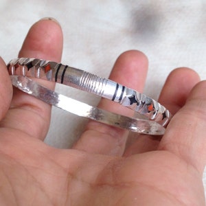 Bijoux marocain, ancien berbère fin Essaouria style bangle bracelet en argent, taille extra large, 2 5/8 pouces de diamètre intérieur